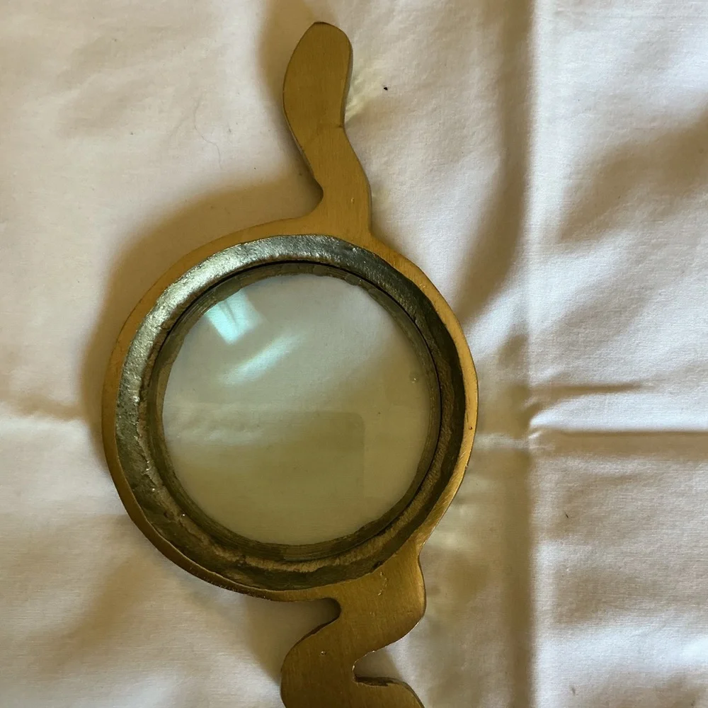 Snake-Shaped Magnifying Glass Metallic Gold - Picture 3 of 4
